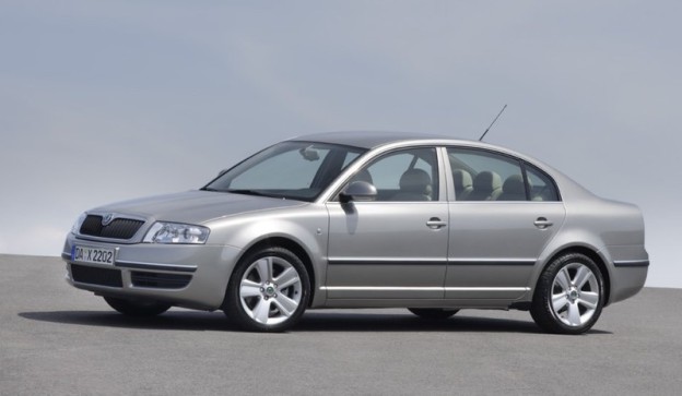 Changing car battery for Skoda Superb